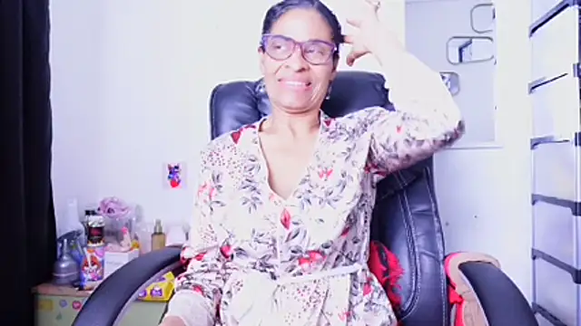 Aries_Mature webcam
