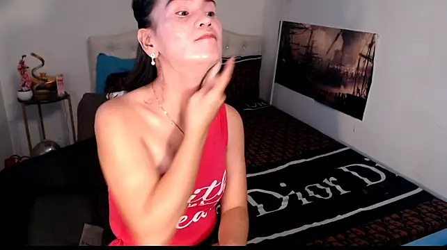 NinaDOM4CUM webcam