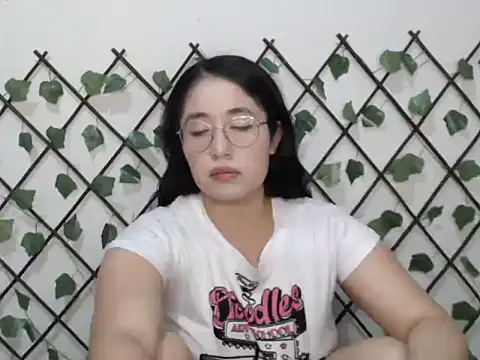 Elina_Rose888 webcam