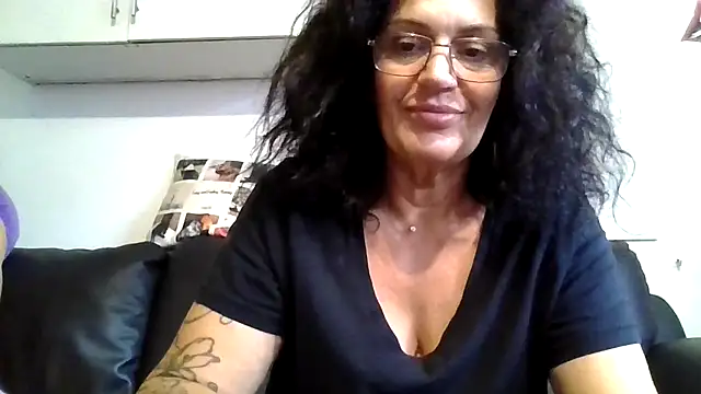 RubyyRosee live cam on StripChat