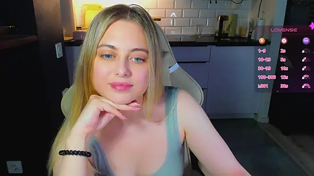 blonde_kellyy webcam