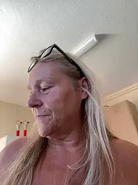 Blondnboujee53