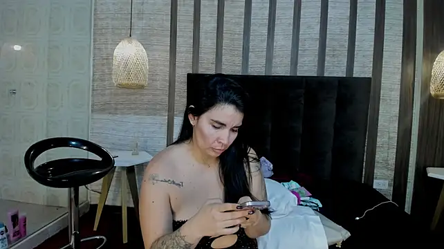 Hannah_Cross live cam on StripChat