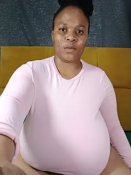 HugeTitisxx webcam