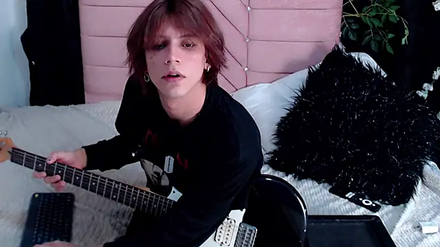 oli_dusk live cam on StripChat