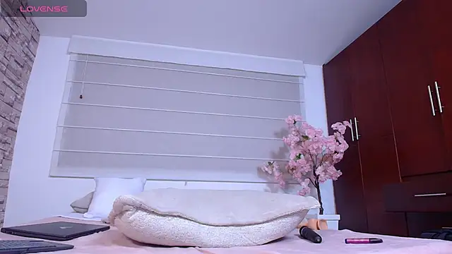 Lucyjoi webcam