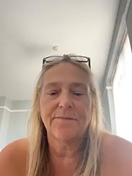 Blondnboujee53
