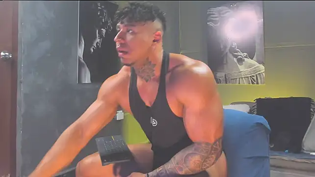 bradley_smith live cam on StripChat