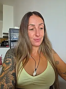 NicoleKaiser live cam on StripChat