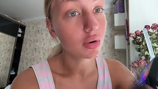 HeavingLip live cam on StripChat