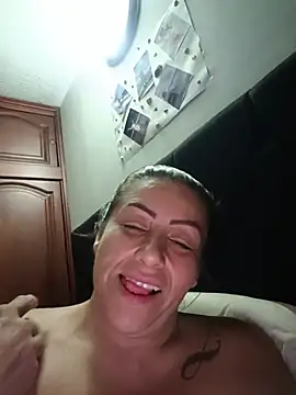 maynor_1998 live cam on StripChat