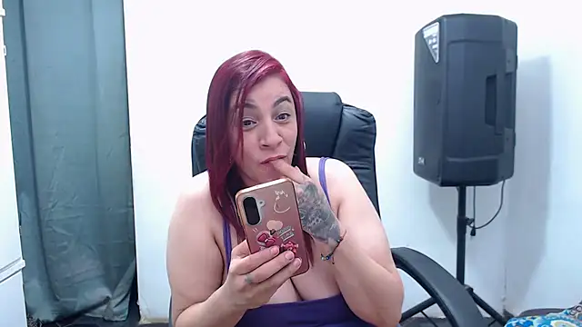 LAURA_CRAIZY live cam on StripChat