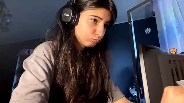 MindaHallmon live cam on StripChat