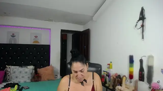 mature_bigboobs10 live cam on StripChat