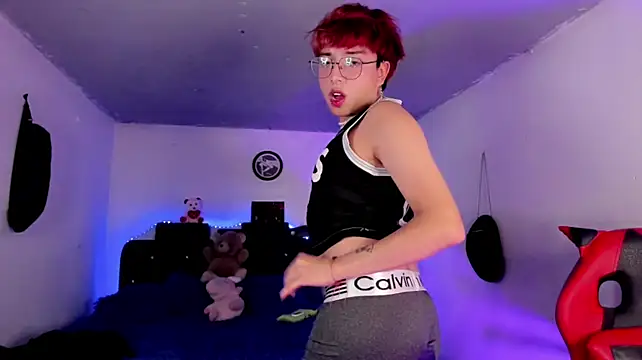 AnggelONfiree live cam on StripChat