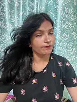 Priyaa_1433 webcam