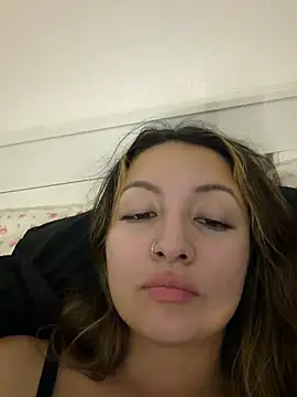 CharlotteAfterDark live cam on StripChat