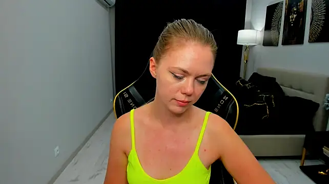 Strawberrye live sex cam