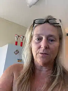Blondnboujee53