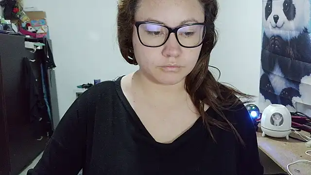 curly_greeneyed webcam