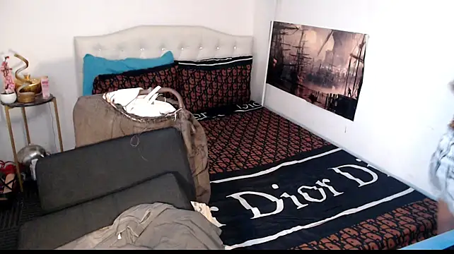 NinaDOM4CUM webcam