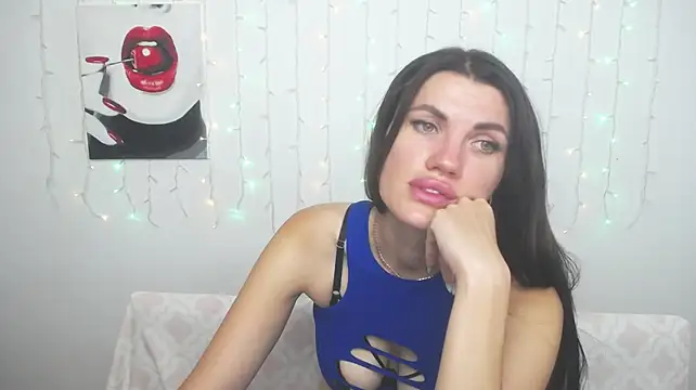 MilaLoona webcam