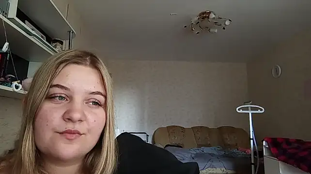 TypicalWoman webcam