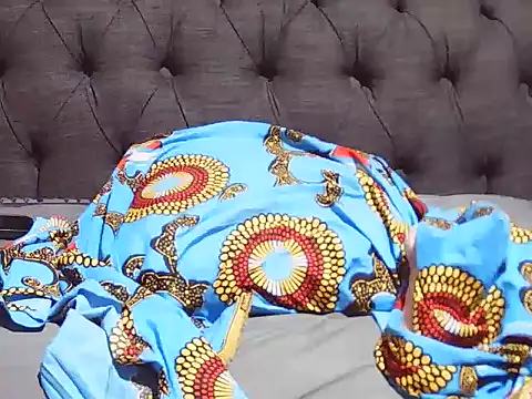 freaky-ebony webcam