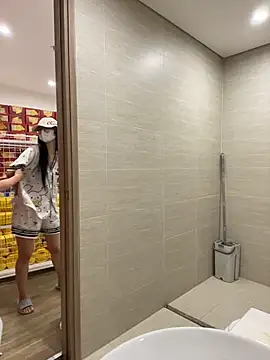 Sneaky_Cumshoot