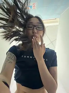 trytomakememoam webcam