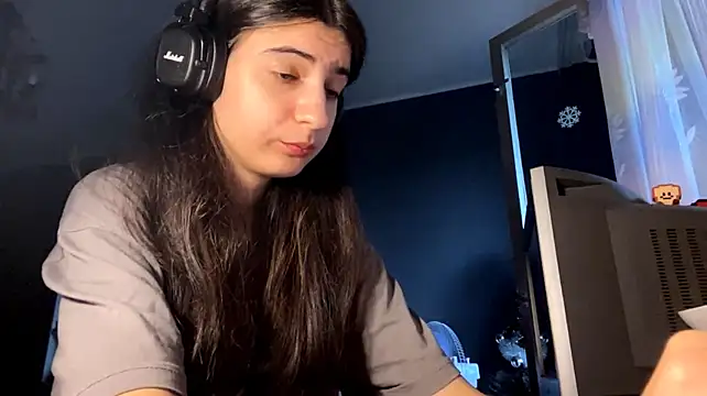 MindaHallmon webcam
