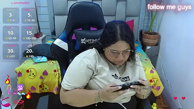 evelin_zaens live cam on StripChat