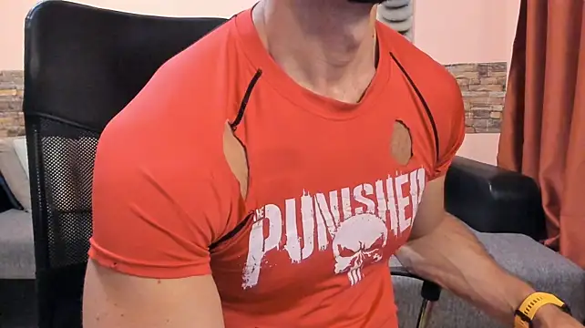 HotHunkTrainer live sex cam