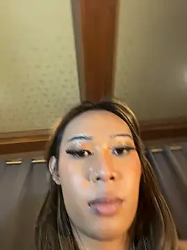 hugecock_tamira webcam
