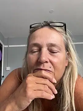 Blondnboujee53
