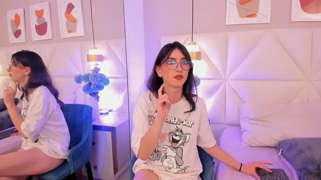 Zoey_kiss_