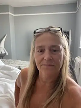 Blondnboujee53