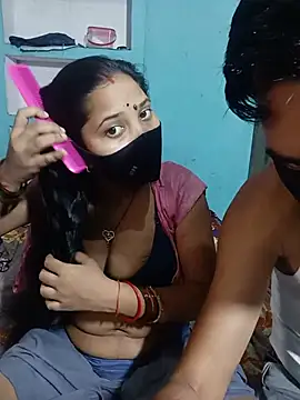 RoyalDesiCouple webcam
