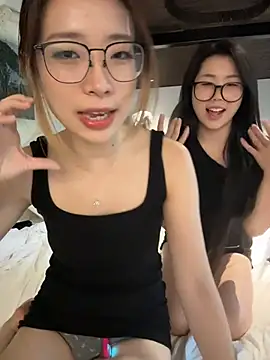 xiaozz-001 live cam on StripChat