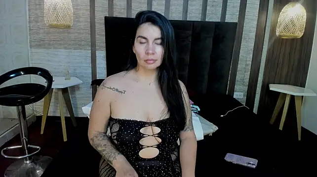 Hannah_Cross live cam on StripChat