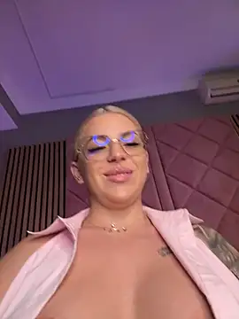 IveySin webcam