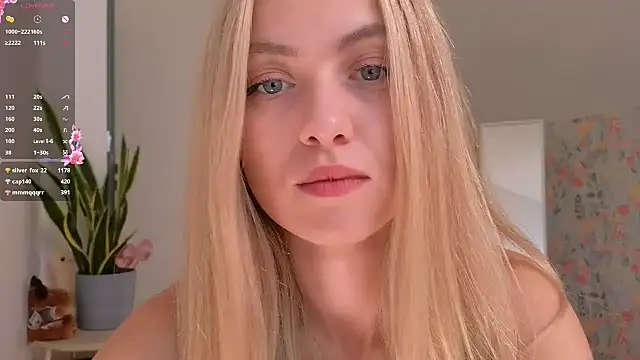 brilliantvictoria (F young) - strip show