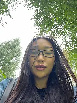 trytomakememoam live webcam