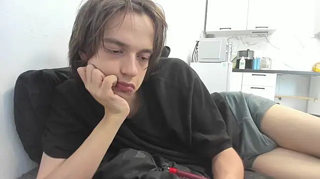 Nolan_Sagee live cam on StripChat