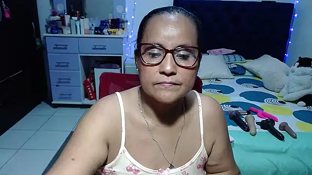 pervert_mommy_ live cam on StripChat