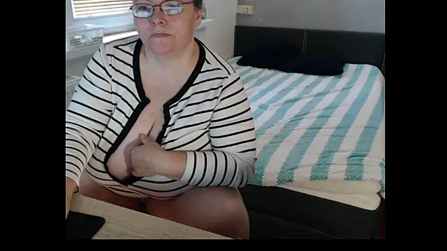 Sweetboobs live cam on StripChat