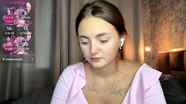 LoraDavi live cam on StripChat