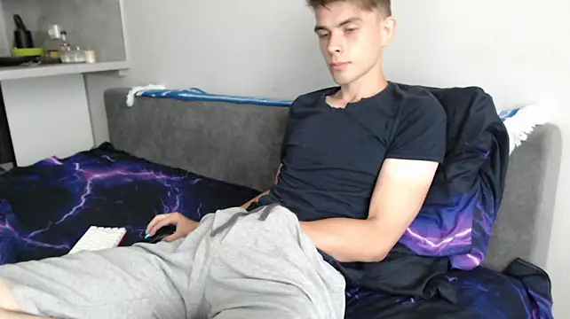 Student_Oliver live cam on StripChat