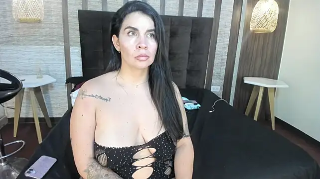Hannah_Cross