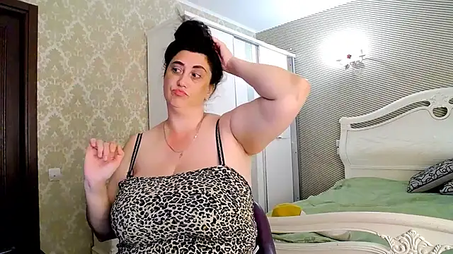 Evelyn_Shy live cam on StripChat